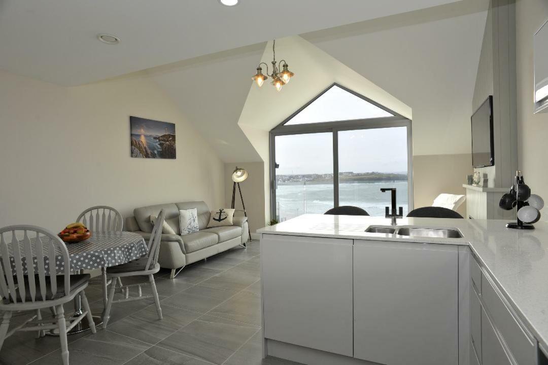 Apartment 10, SOUTH PIER, 13-14 Kerr Street, Portrush Exterior foto