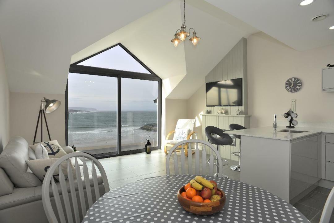 Apartment 10, SOUTH PIER, 13-14 Kerr Street, Portrush Exterior foto